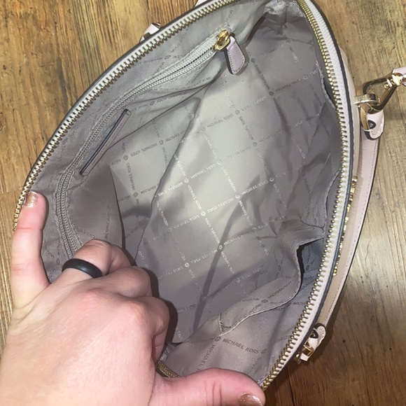 Authentic micheal kors bag - Picture 4 of 5